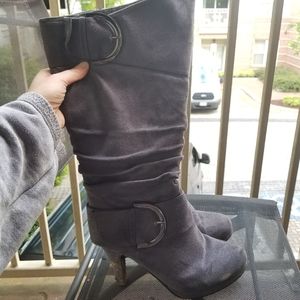 Top Moda heeled charcoal suede belted boots